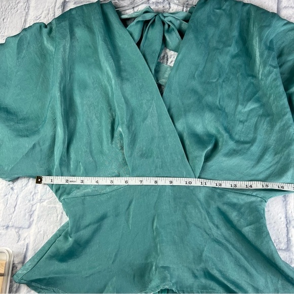 Peachpuff Flowy blouse, satin soft, bowtie back, billowy sleeves, small - Picture 9 of 9